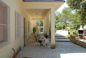 Villa con piscina e campo da tennis